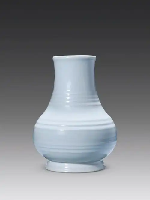 4720清乾隆仿汝釉弦纹尊