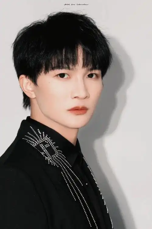 #风雨同周深情不移##周深粉丝思念成疾#