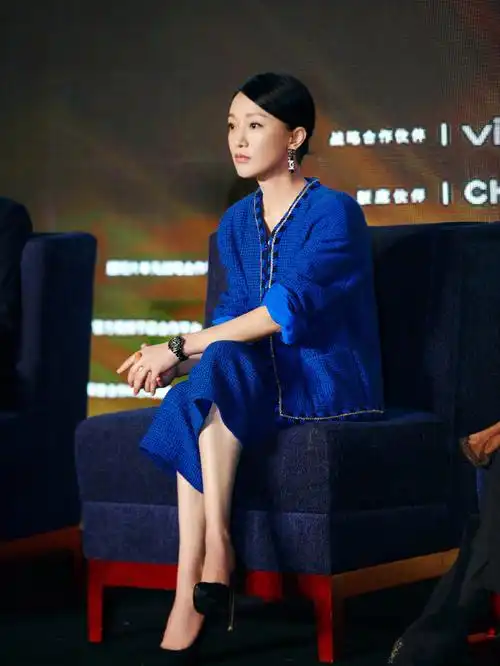 周迅这套宝蓝色chanel有点好看