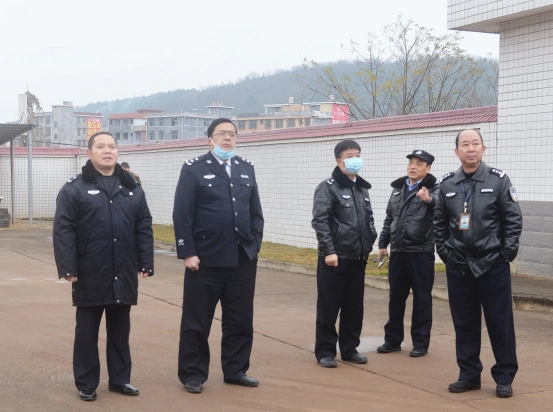 钟艺兵到桂阳监狱调研检查工作