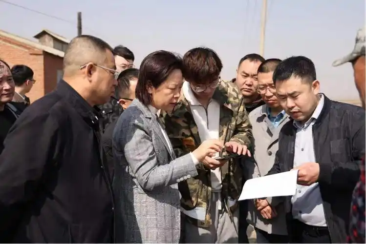 在海城市西柳镇村庄的演练现场,演练队伍通过亚米级高分卫星影像,ai