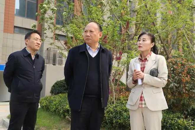 中原区教育局党组书记,局长吴晓昊一行莅临锦江中学调研指导