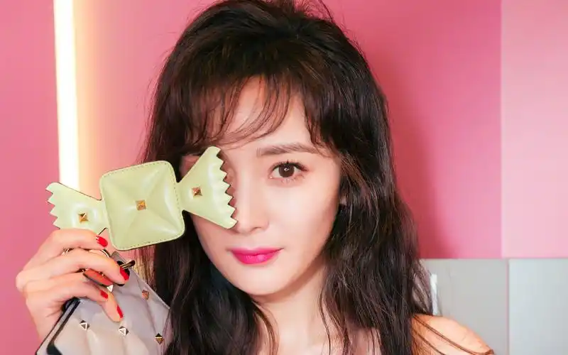 美女明星杨幂桌面壁纸