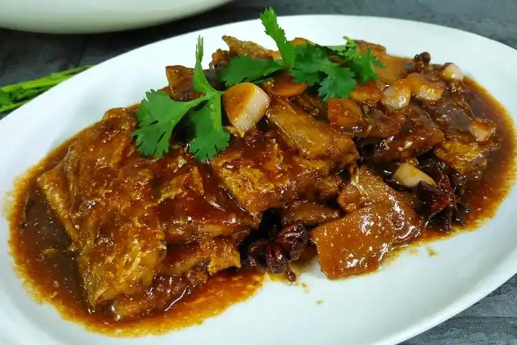 饭店大厨正宗"酱烧带鱼"的做法,简单易学,好吃没有一点腥味