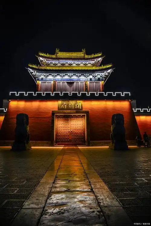 以及它所拥有的三大著名景区:清明上河园,龙亭风景区和开封府