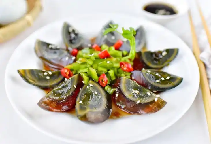 香醋拌皮蛋的做法_美食记