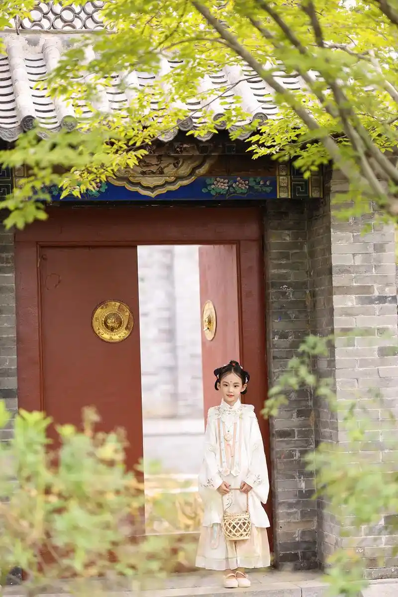 古风儿童摄影 #临沂园博园 #古风摄影  临沂园博园 天下 - 抖音