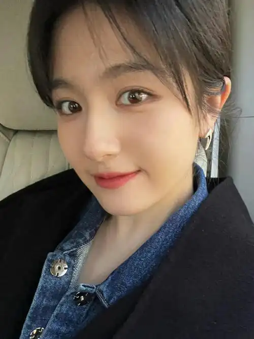 李兰迪晒怼脸自拍