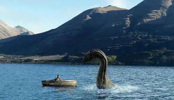 英国男子今年第三次拍到"尼斯湖水怪"影像:至少9米长,1米高!