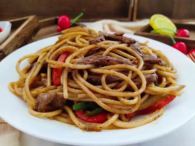 黑椒牛柳意面的家常做法,鲜香滑口,省事省力,厨房小白轻松做!