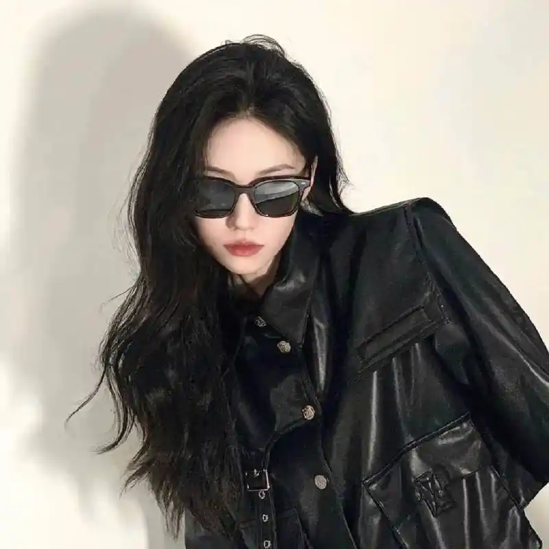 暗色系女生头像