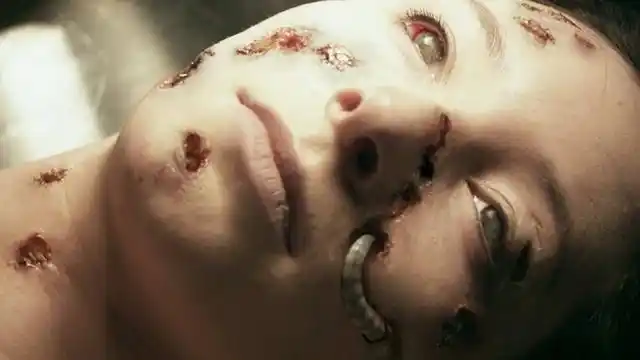 一部及其恶心的电影,美女的体内竟长有寄生虫,爬来爬去太可怕了