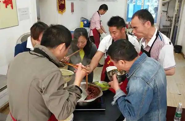 成都火锅培训技术能自主炒制火锅底料