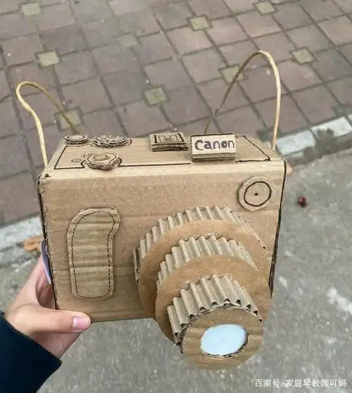 牛人爸爸用废纸箱给儿子做玩具,全世界独此一份,同学们羡慕坏了