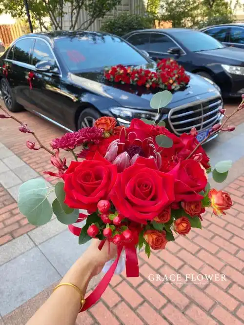 红色系婚车手捧花慈溪杭州湾新区花店
