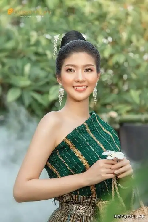 穿老挝传统服饰的老龙族少女有多漂亮可以了解一下
