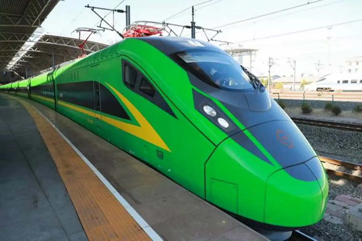 绿巨人火车是什么意思?它其实是时速160公里的复兴号动车组列车