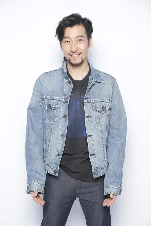 满江的中年叛逆期和时代保持着一点距离专访