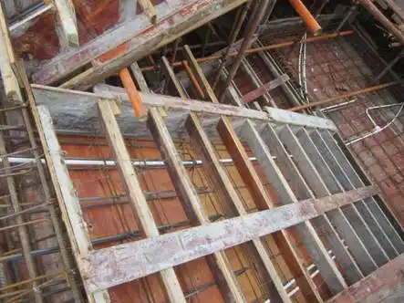 [分享]楼梯踏步模板凹槽限位安装施工技术