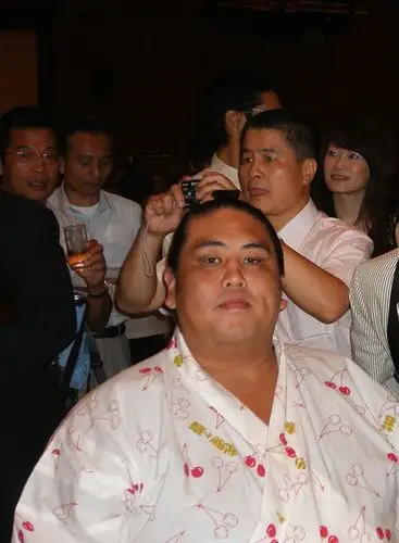 几年前的日本相扑来台餐会! 超屌的啦~ (但朝青龙竟然藉故缺席了.