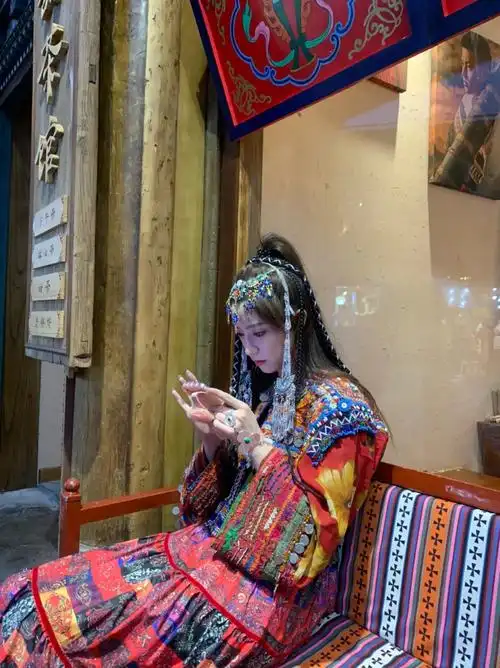 第三视角 #张浩昕 #藏服写真 #民族服饰 - 抖音