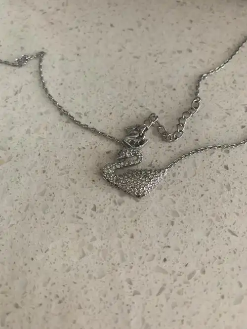 施华洛世奇掉钻了热水融化胶水了吗