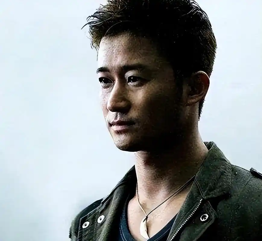 回顾吴京22岁到49岁从小鲜肉到百亿影帝铁血硬汉的艰辛之路