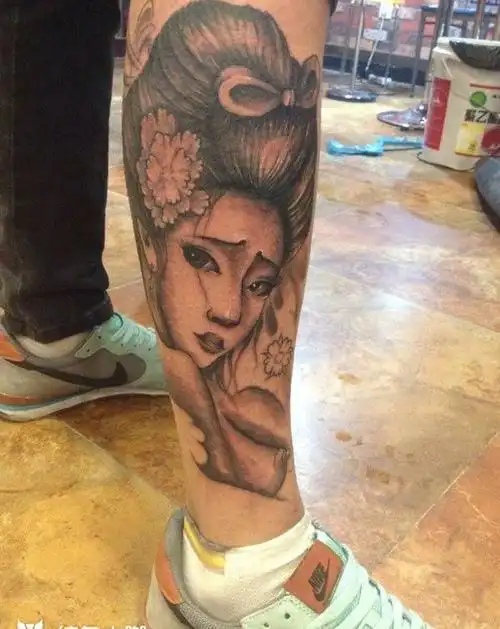 小腿外侧纹身图片