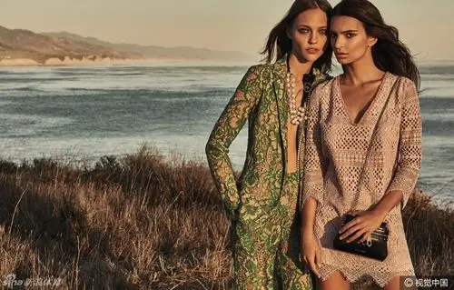 《体育画报》泳装超模美艳十足