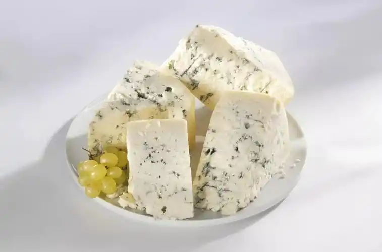 蓝纹芝士外表看着是非常独树一帜的小清新,距今已经有两千多年的历史