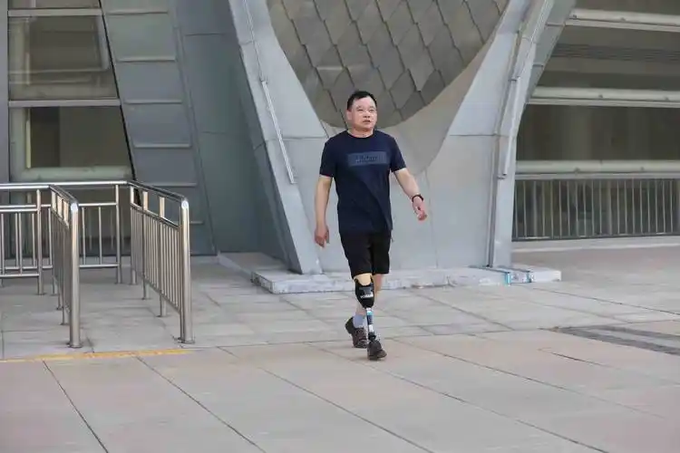 都需要不同程度对残肢进行一定的加压处理,这样残肢都会有逐渐萎缩的