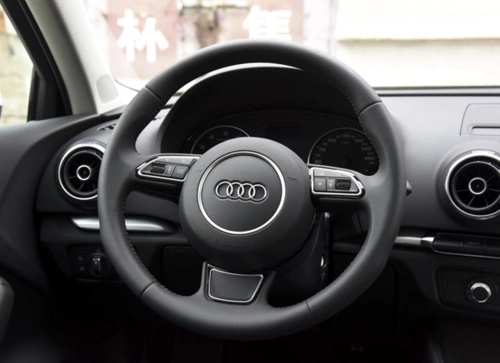 屌丝贷18万买奥迪a3强行装逼:我的世界,你不懂!