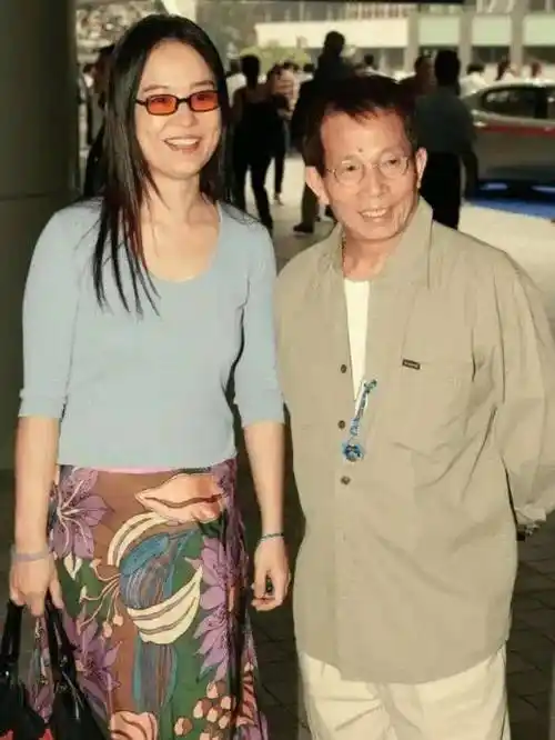 59岁刘家良遗孀年过半百再嫁赌王家族成阔太_翁静晶_陈百强_香港