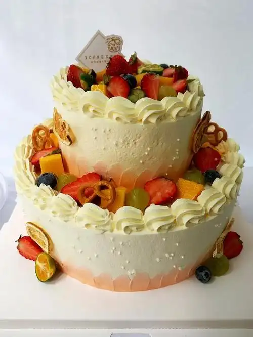 双层水果蛋糕