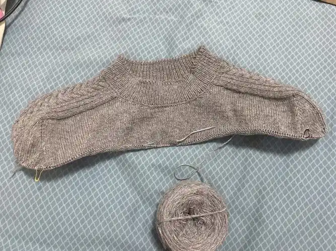 打卡第五天～加针15次～加油加油～#马鞍肩毛衣  #手工编织毛衣  #我