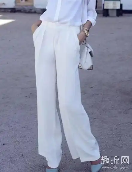 如果再穿白色上衣的时候,裤子的颜色无法搭配白色鞋,如果是深色裤子