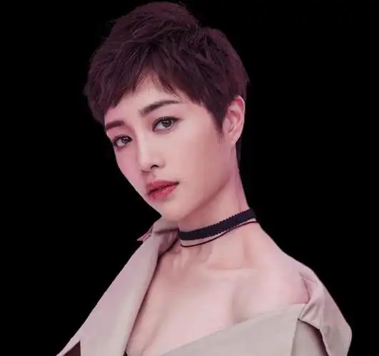 张龄心和老师扈耀之恋爱16年结婚35岁得子今成宠儿狂魔