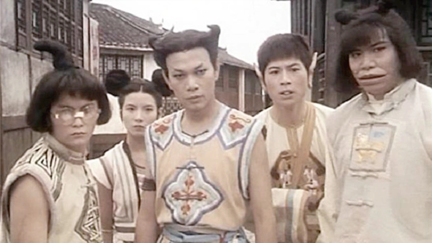 《十兄弟》播出26年,如今释小龙沦落到拍网大,郝邵文却淡出影坛_腾讯