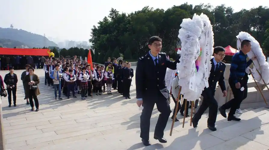 泉州市国税局开展清明节烈士陵园祭扫活动