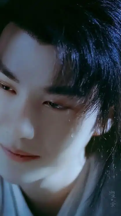 王一博好会哭 这一滴泪当真是虐的人肝疼啊