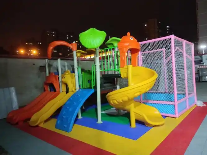 小型儿童滑梯