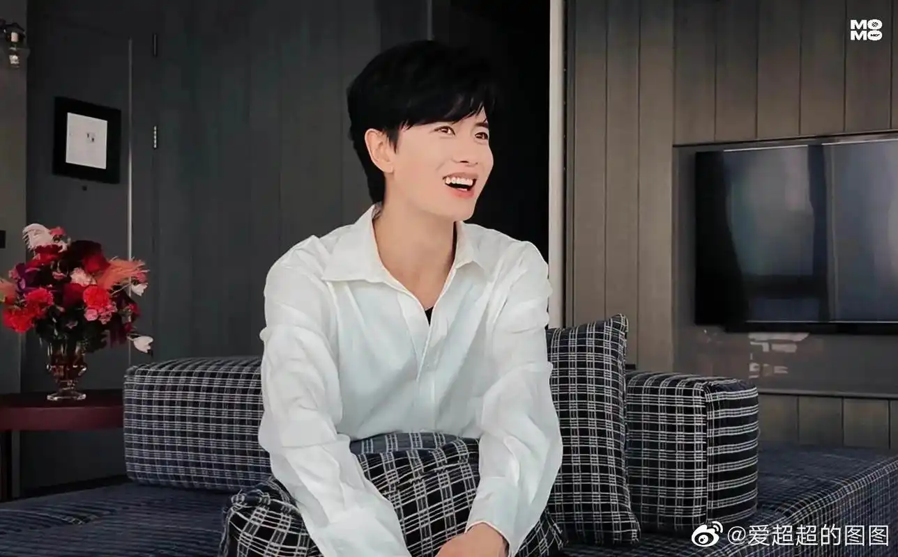 一任千面 这个超超不营业的日子,只能靠看照片#任国超  - 抖音