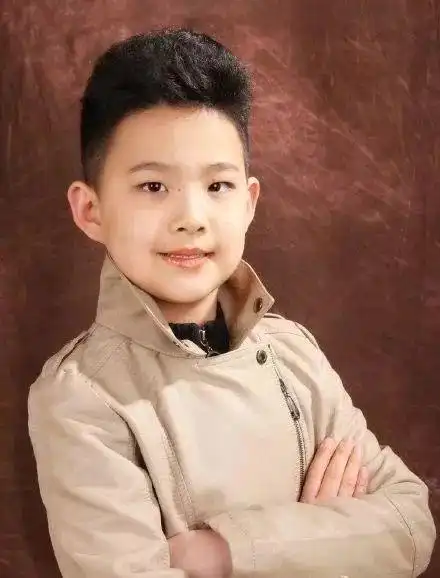 梅派男旦后继有人记中国最小梅派传人巴特尔