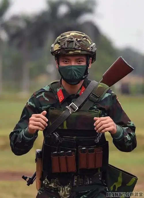 越南军人运动会即将开幕 参赛选手紧张备战 ak-47步枪活跃在赛场