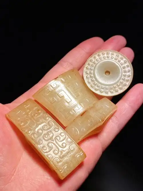 汉熟坑和田玉籽料白玉兽面纹玉剑饰一套