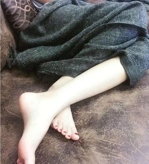 入冬脚后跟干燥粗糙裂口子,教你4个小妙招,玉足滑嫩白皙有光泽