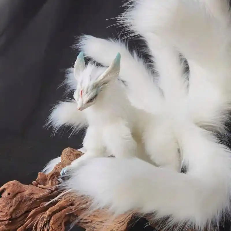 仙气飘飘的九尾狐仙 设定是一只接受供奉的九尾男狐仙的元身,仙气飘飘