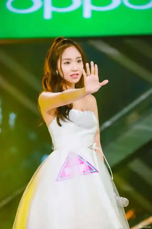 陈芳语发新歌内涵,热依娜发文怒说陈芳语_陈方玉_室友_微博