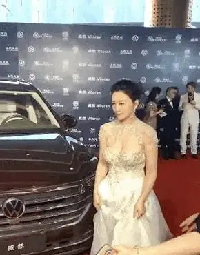 李小冉内衣广告流出身材力压柳岩感情史丰富