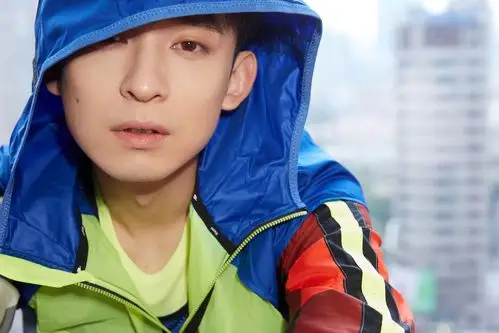 董子健夏日写真曝光玩转随性运动风潮